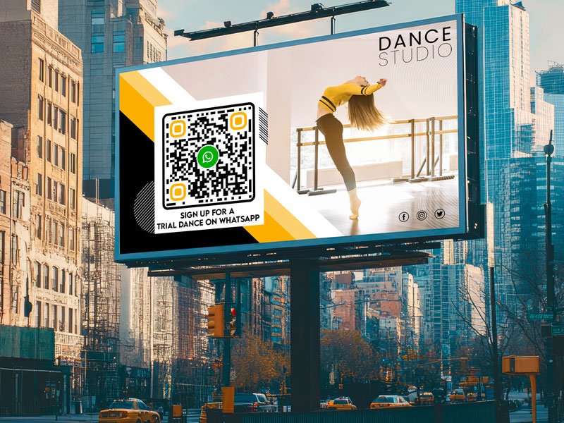 Mã QR được khách hàng quét tại cửa hàng